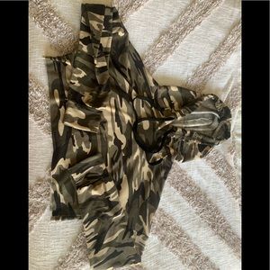 Camo cropped hoodie